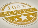 Service & underhåll – partner till KB sedan 1992 Gul stämpel med texten 100% SERVICE – symbol för service och underhåll